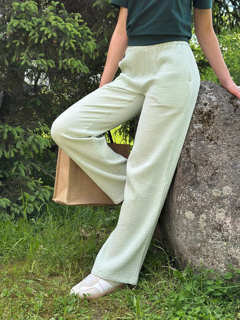 Gaiši zaļas, taisnas un garas muslina bikses "Piparmētra"