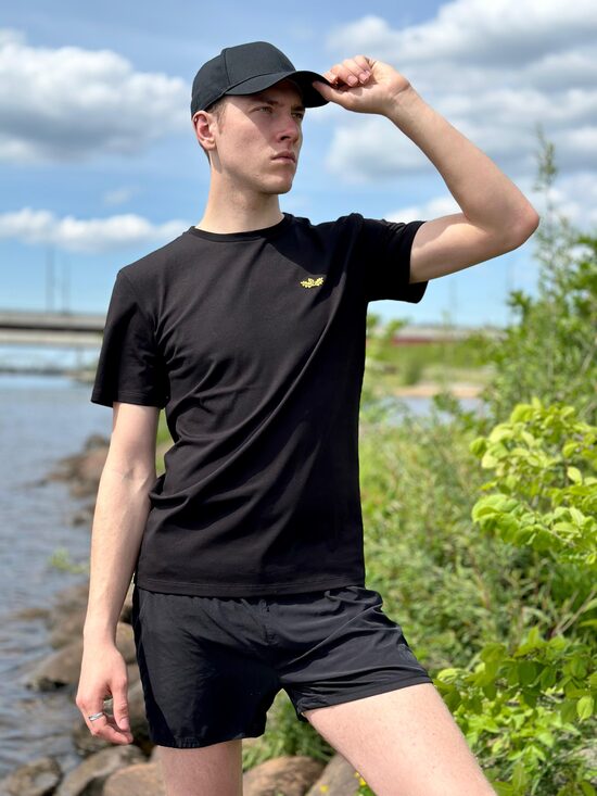 Long deep black unisex t-shirt "Aronia"